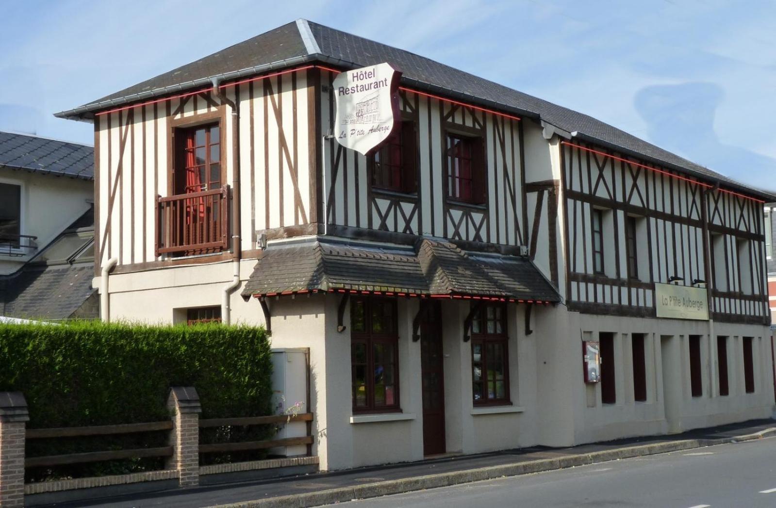 Hotel-Restaurant La P'Tite Auberge Lillebonne Exterior foto