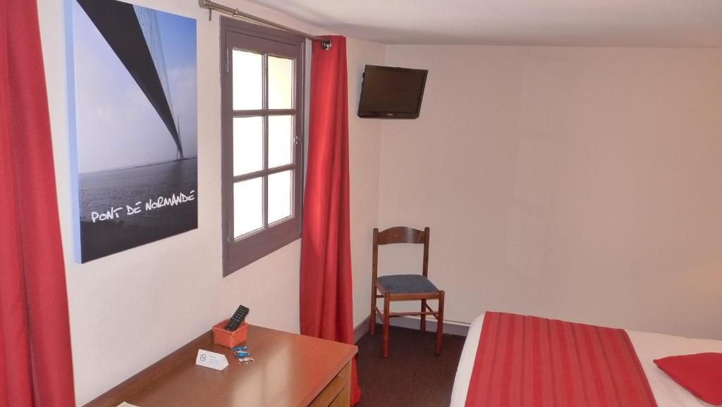 Hotel-Restaurant La P'Tite Auberge Lillebonne Cameră foto
