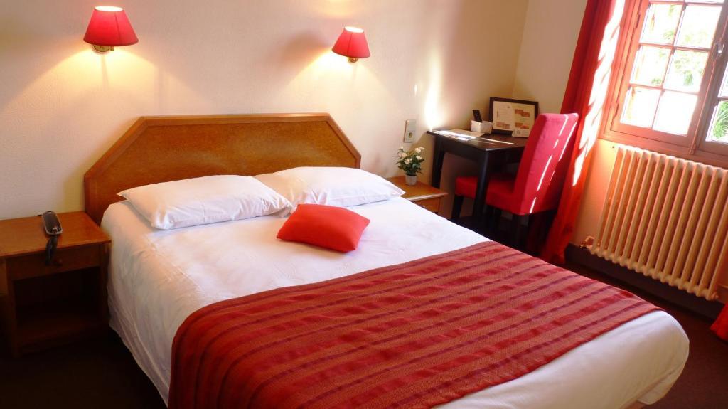 Hotel-Restaurant La P'Tite Auberge Lillebonne Cameră foto