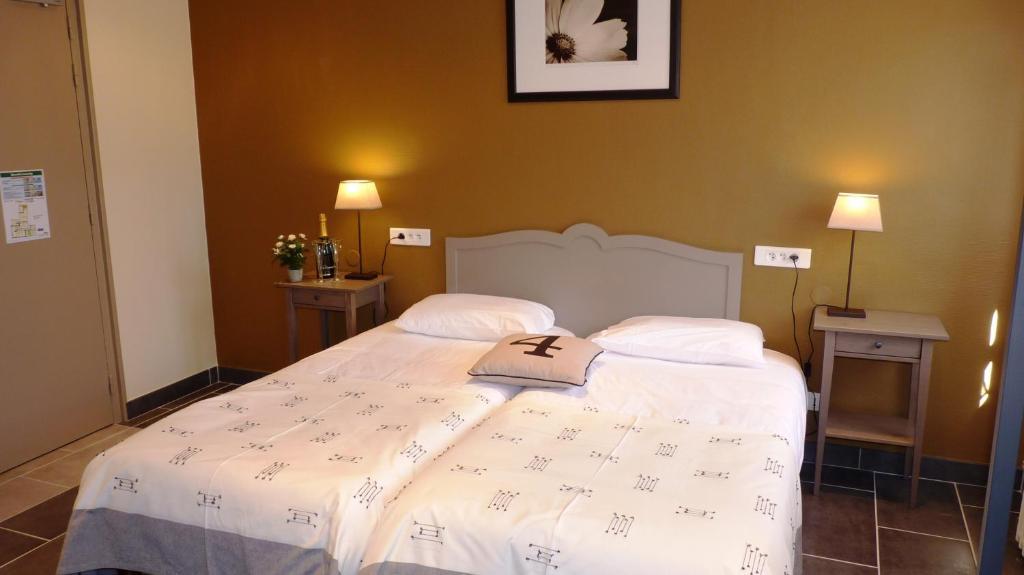 Hotel-Restaurant La P'Tite Auberge Lillebonne Cameră foto