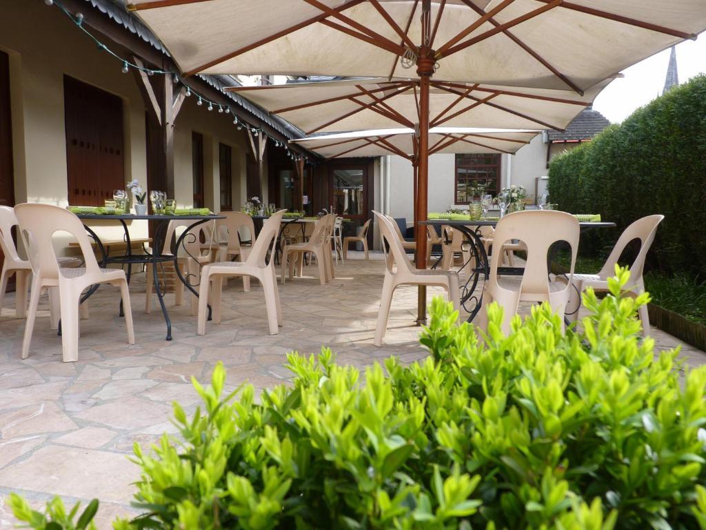 Hotel-Restaurant La P'Tite Auberge Lillebonne Exterior foto